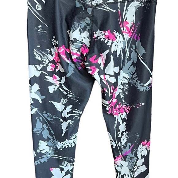 Fabletics black pink floral crop tag missing. See measurements pictured. - Picture 7 of 7
